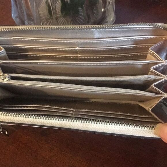 Guess Floral Print Zip Around Wallet - Picture 3 of 5